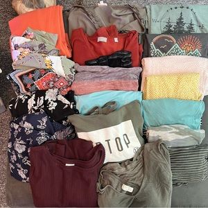 19 piece clothing lot.